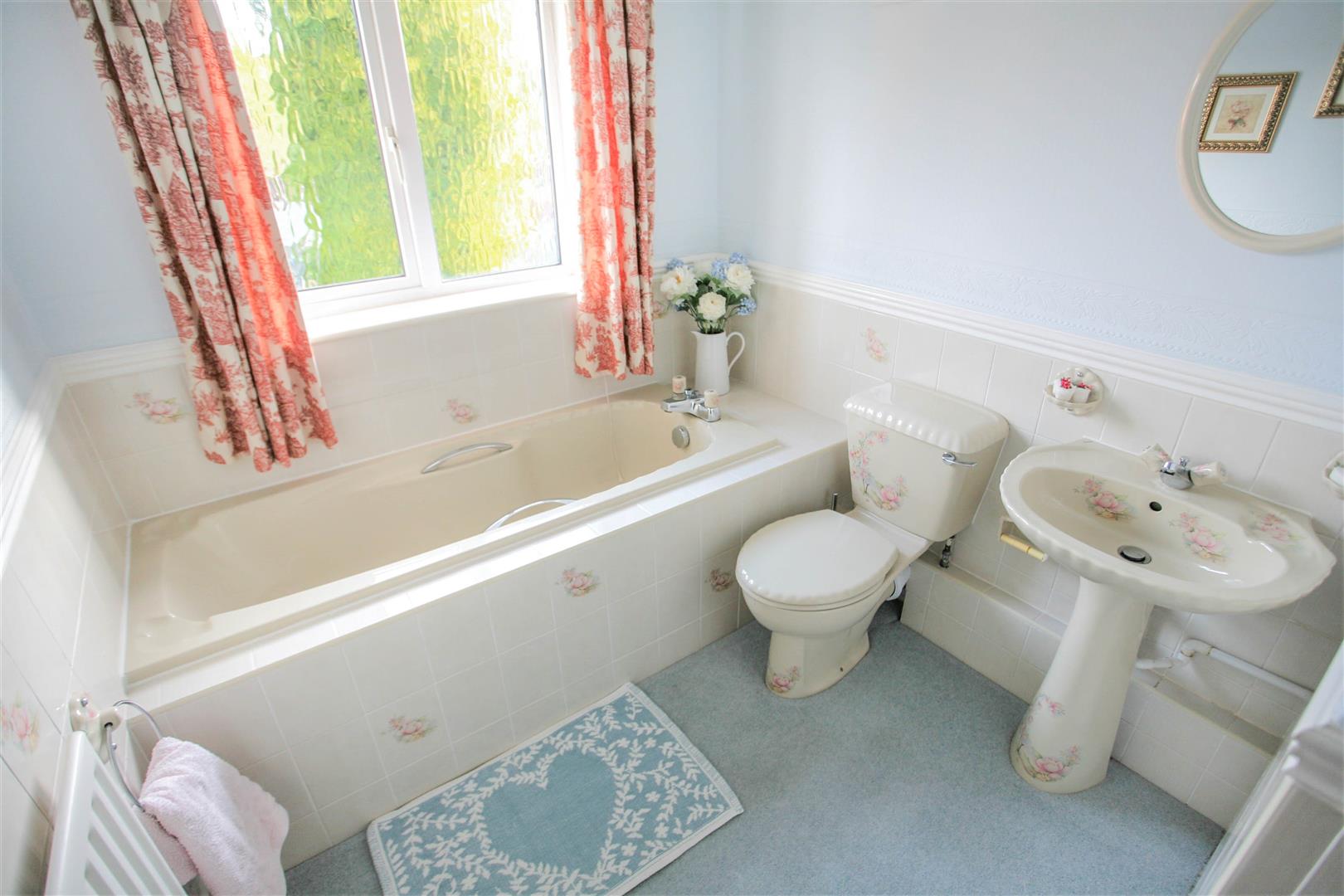 FIRST FLOOR BATHROOM